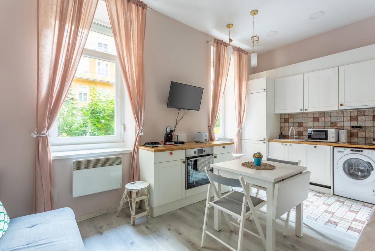 Goldcentral Apartments Akacfa Studios Budapest Eksteriør billede