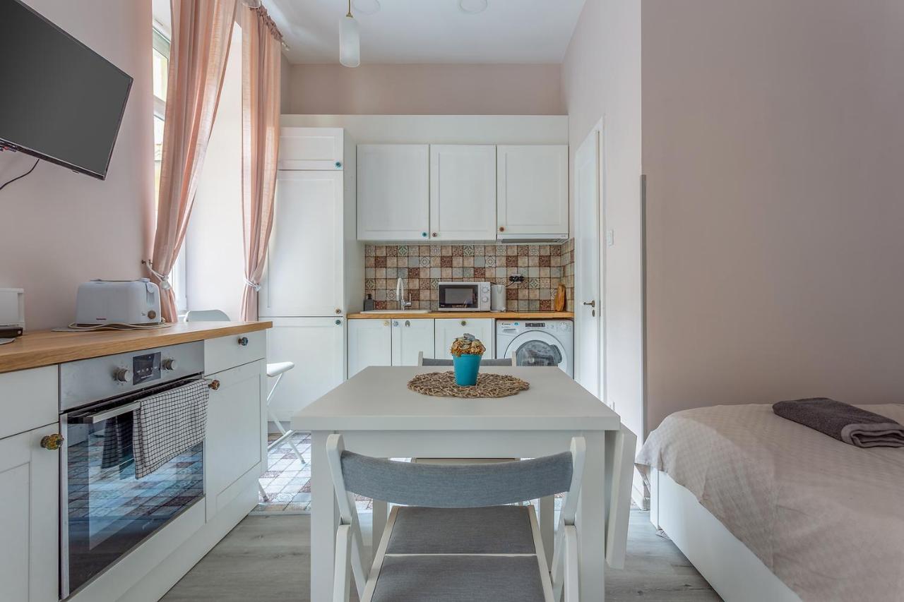 Goldcentral Apartments Akacfa Studios Budapest Eksteriør billede
