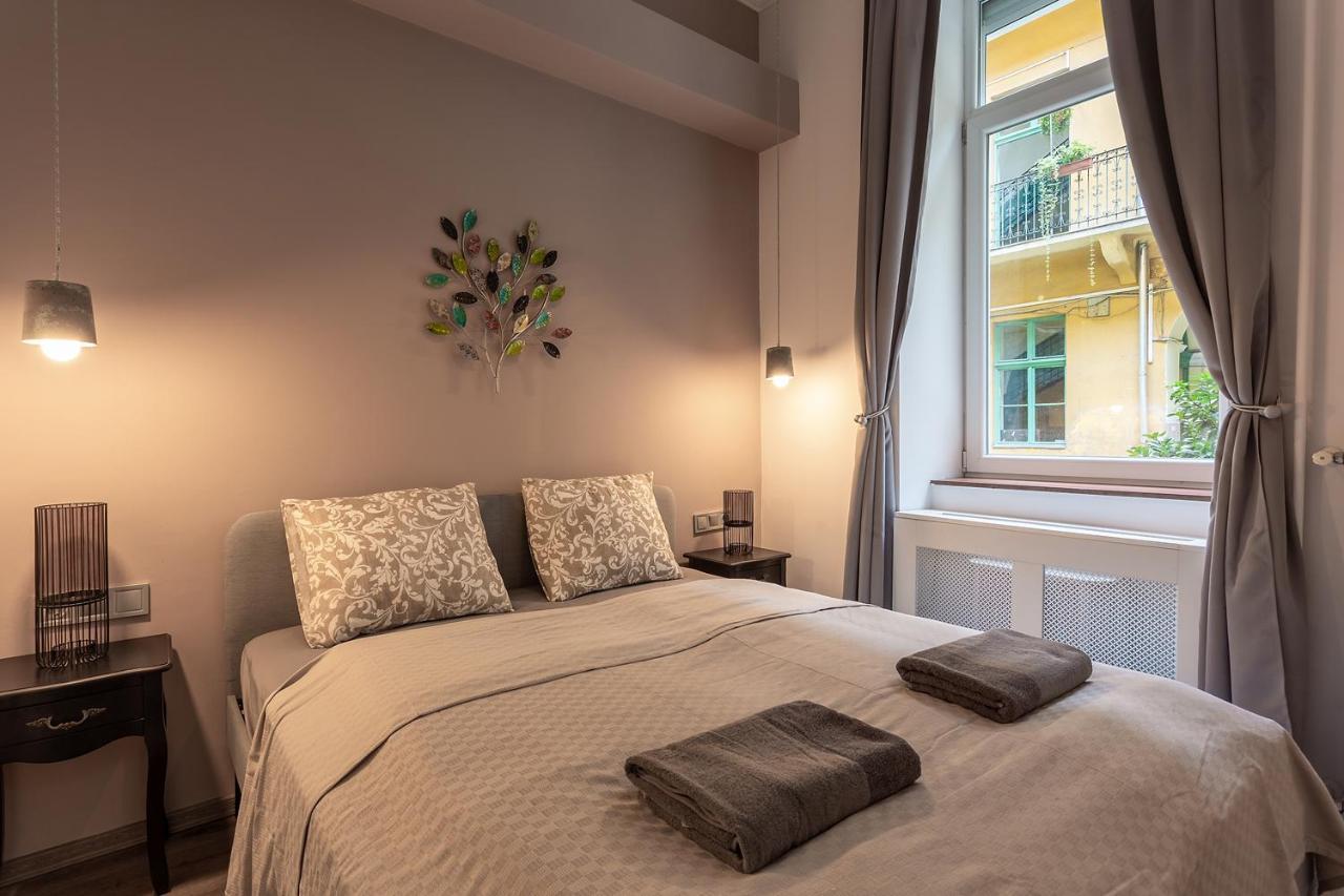 Goldcentral Apartments Akacfa Studios Budapest Eksteriør billede